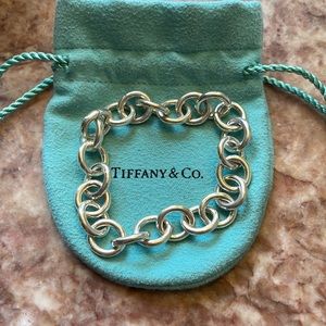 NEVER WORN: Tiffany & Co. discontinued sterling silver link bracelet